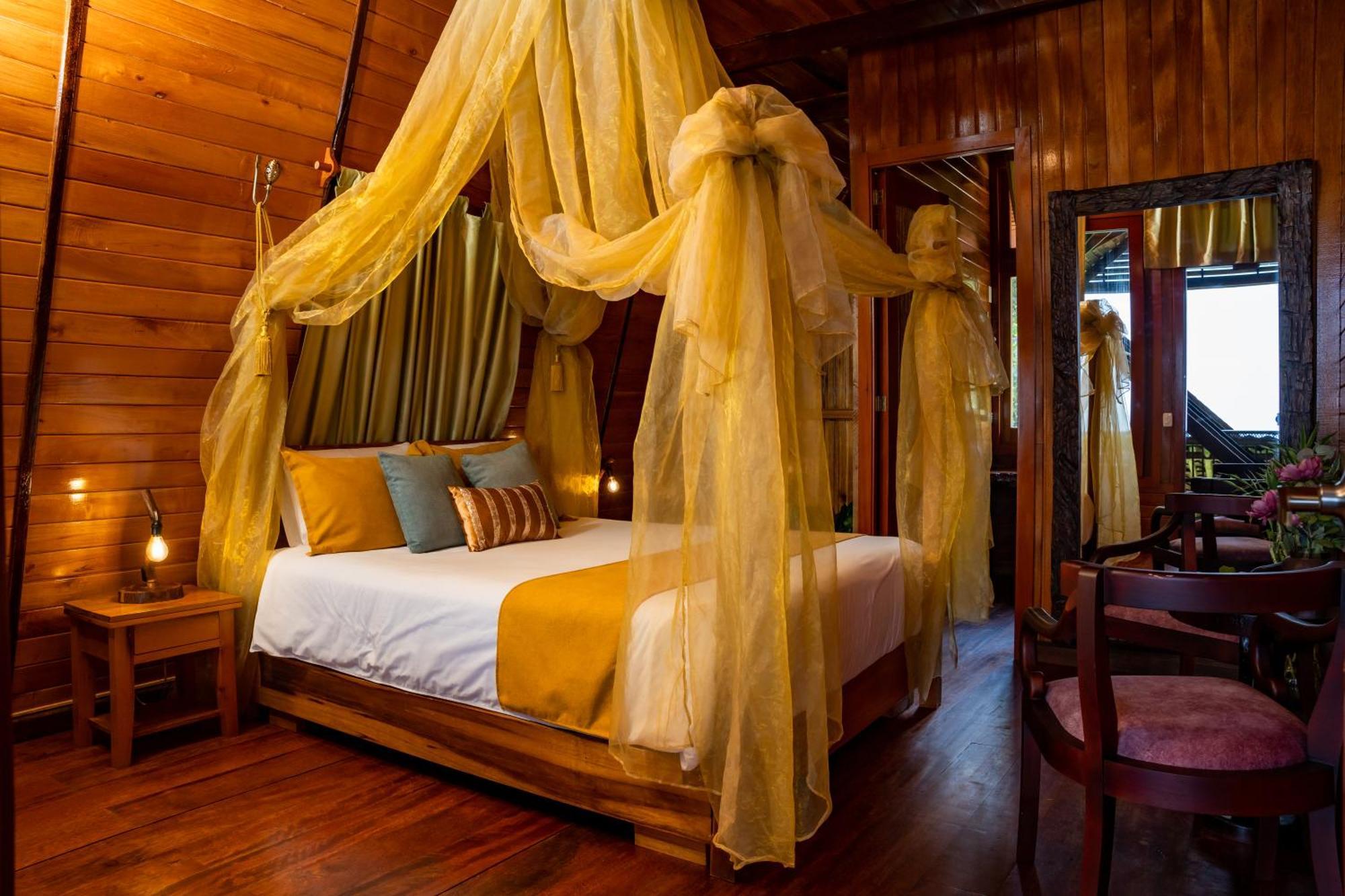 Heimatlos Hotel 3*