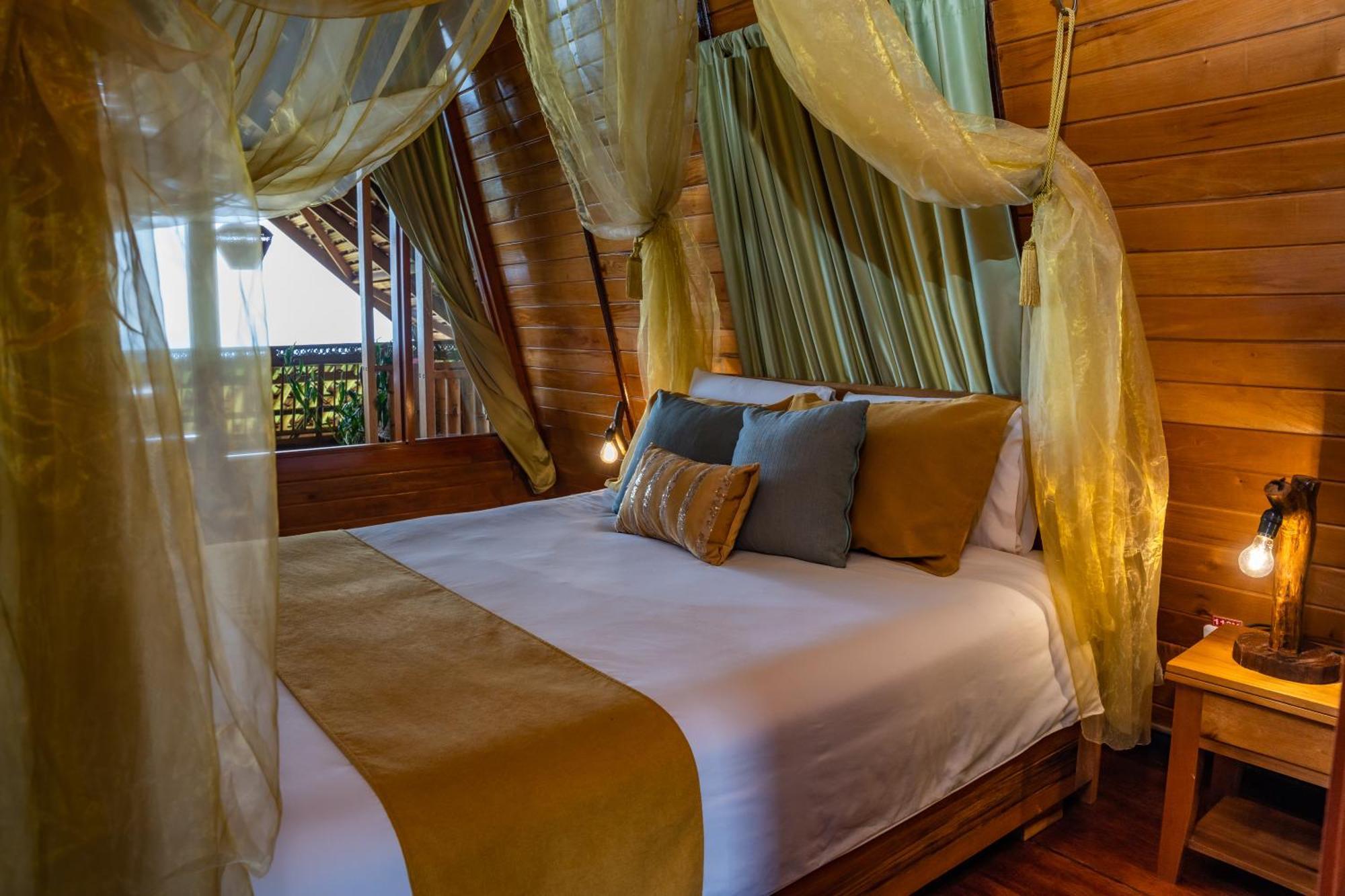 Heimatlos Hotel Puyo