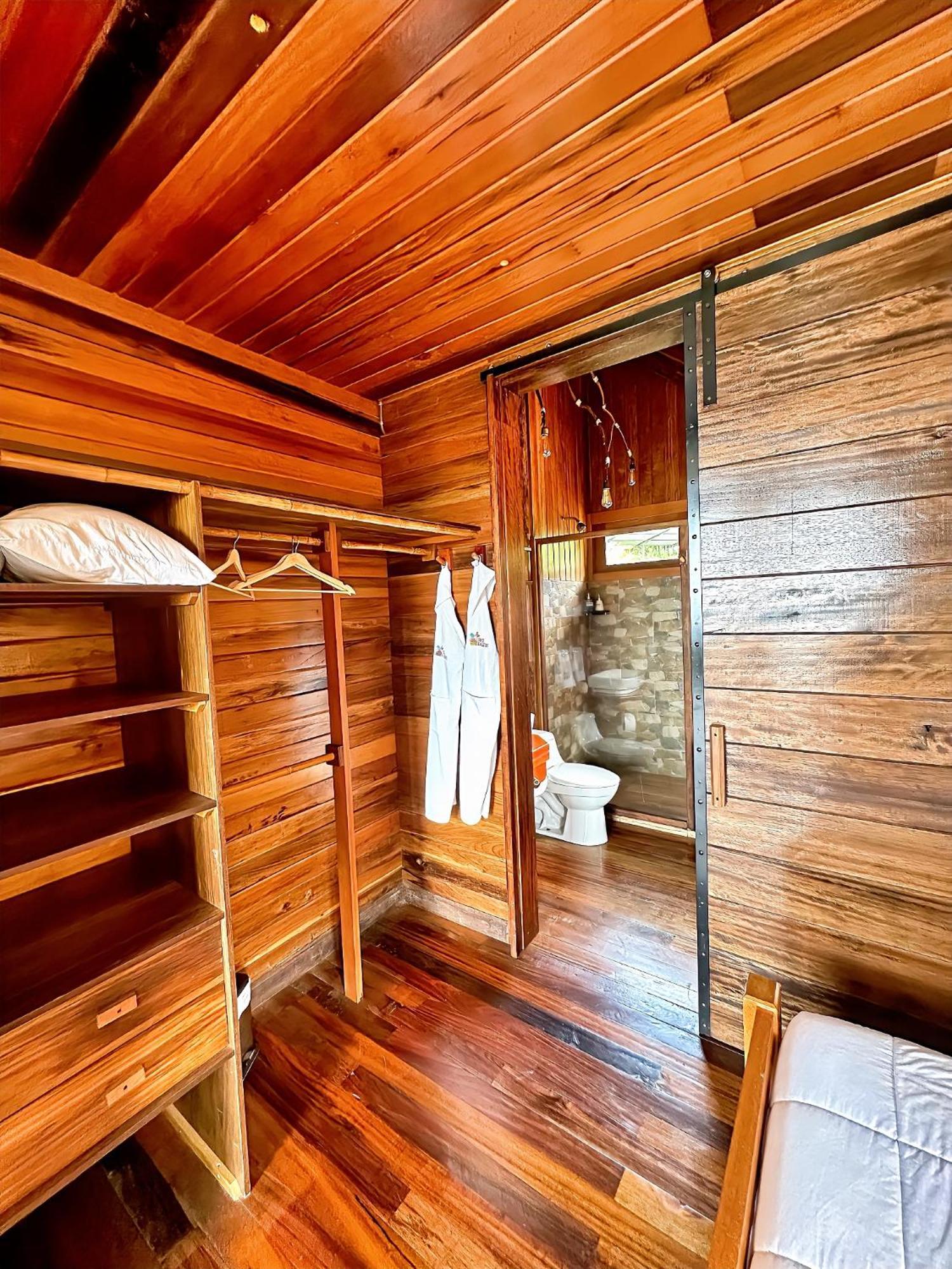 Heimatlos Hotel Puyo